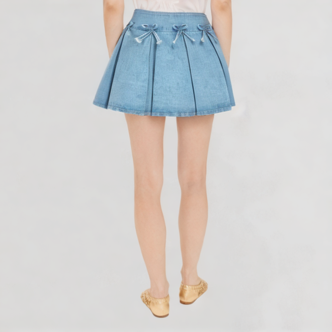 Plain bow-decorated pleated skirt