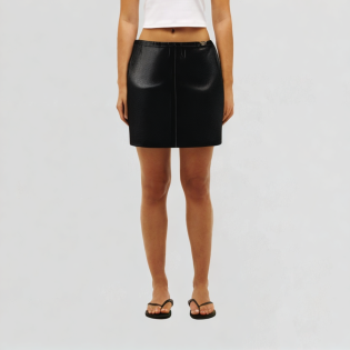 Mature women's high waist tight black short skirt