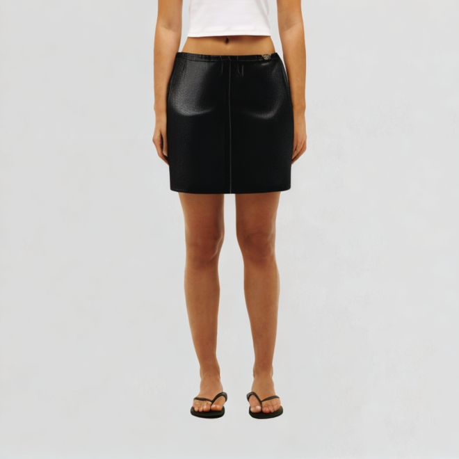Mature women's high waist tight black short skirt