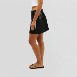 Mature women's high waist tight black short skirt
