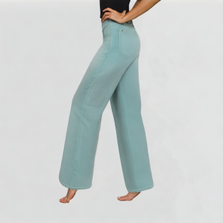 Light-Colored Washed Wide-Leg Jeans