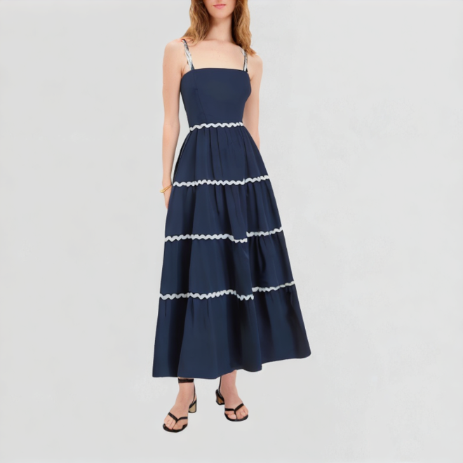 Flowing sleeveless lace dress