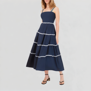 Flowing sleeveless lace dress