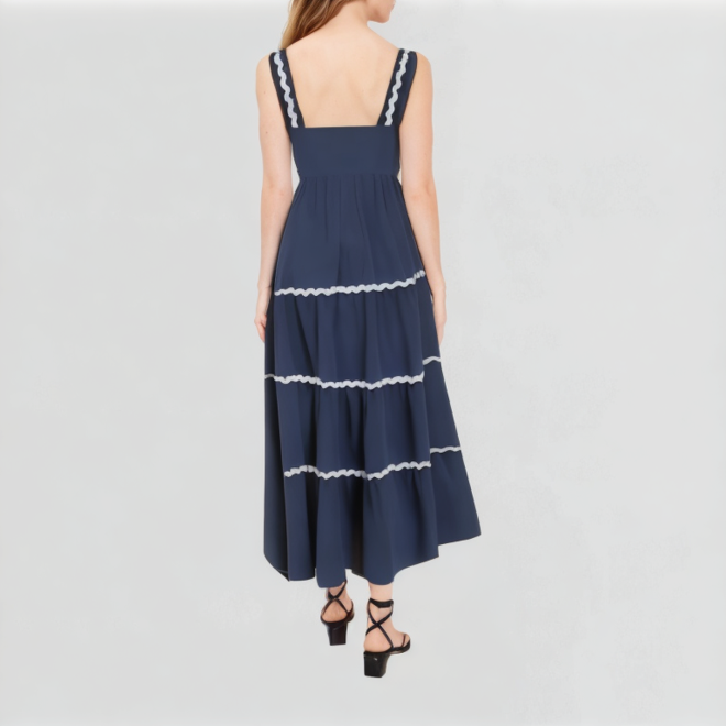 Flowing sleeveless lace dress
